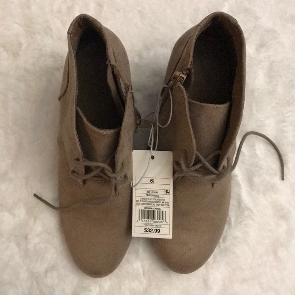 Women’s shoes size 6.5